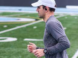 Can a bandana keep sweat out of your eyes? How To Keep Sweat Out Of Your Eyes While Running Moderately Fit