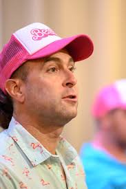 It's Thursday! Networking Happy Hour, tonight from 5:30-7:00pm See you  there! 🔥🔥