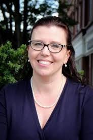 Elizabeth Dragon's Instagram, Twitter & Facebook