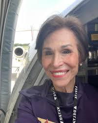 FUN IN THE SKY WITH THESE TWO! #delta #717 #319 #omaha #dc #clap #atlanta  #kc #wings