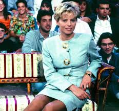 Non c'è stato alcun rinnovo di contratto per il programma. Maria De Filippi Eta Altezza Peso Segno Zodiacale Laurea Figlio Adottato