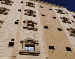 عمارة سكنية في مخطط الراية أبرق الرغامة شارعين ١٦ شقة من ٤ غرف وفلتين دوبلكس المساحة حوالي ٩٣٦ متر مربع القيمة ٤ مليون Building Structures Multi Story Building