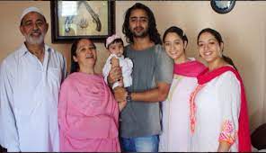 Shaheer sheikh and his wife ruchikaa kapoor are expecting their first child together. Shaheer Sheikh Gets Nostalgic While Talking About His Family Pinkvilla