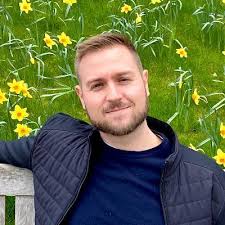 Russell Weeks's Instagram, Twitter & Facebook