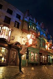 Join me as i walk through diagon alley and hogsmeade at the wizarding world of harry potter at universal studios in orlando, florida!other wizarding world of. Rob Taylor In Diagon Alley Wizarding World Of Harry Potter Universal Studios Florida 1 2 Travel Dads