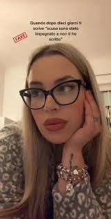 Sharon Borelli's Instagram, Twitter & Facebook