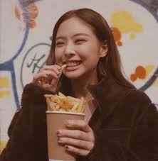 French Fries Cute And Solo Image Blackpink Jennie Jennie Kim Blackpink Blackpink Photos