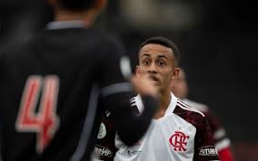 Flamengo e vasco protagonizam um dos maiores clássicos do futebol brasileiro. 3vc02n Huapkm