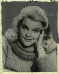 1962 Press Photo Former Olympic Skating star Nancy Czar stars in "Wild  Guitar"