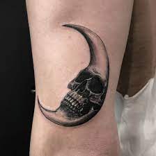 Skull Moon Tattoo Tattoo Ideas And Inspiration Moon Tattoo Design Feminine Skull Tattoos Moon Tattoo