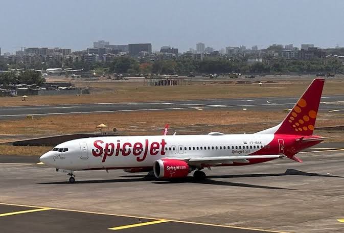 SpiceJet Amritsar-Dubai flight delayed 17-18 hours, stranding 300 passengers; woman asks 'where should I sit and feed the baby'