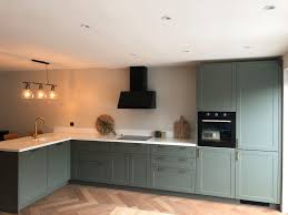 groene landelijke hoekkeuken met luxe kaderfronten ikea keuken keuken idee keuken ontwerpen