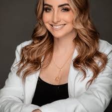 Pamela Phelps's Instagram, Twitter & Facebook