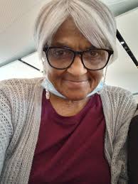 Cinnabon/Auntie Anne's is finally open 🤤