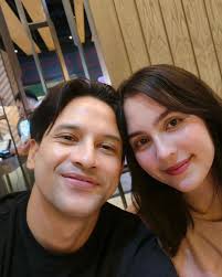 7 Potret Istri Lucky Perdana yang Jarang Tersorot, Manis bak ABG