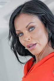 Eliza Rae's Instagram, Twitter & Facebook