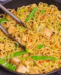 The Difference Between Chow Mein And Lo Mein They Are Actually The Same Noodle But Chow Mein Is Fried Whereas Lo Chicken Chow Mein Chow Mein Chow Mein Recipe