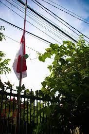 Bendera setengah tiang (bahasa inggris: Bendera Setengah Tiang Putri Regina Flickr