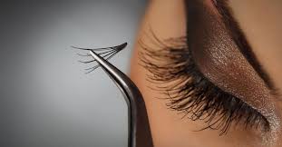 Professional Eyelash Extensions Versus Russian Techniques