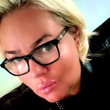 Helen Clarkson (@helenclarkson40)