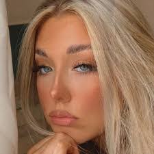 Alana Luken's Instagram, Twitter & Facebook