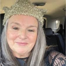 Julie Tinker's Instagram, Twitter & Facebook