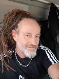 Bon jeudi tout le monde. 🙏