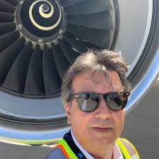 Life hack how to offload the record volume of cargo from the largest  aircraft in the world quickly!