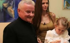 This is monica columbeanu by misstv on vimeo, the home for high quality videos and the people who love them. Irinel Columbeanu Monica Gabor CrÄƒciun Cu Mr Pink Dcnews
