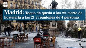 Nuevas en el caso de madrid, los establecimientos como bares, restaurantes o cafeterías deberán cerrar a las 00:00 horas, aunque no podrán admitir. Madrid Adelanta El Toque De Queda A Las 22 00 Horas A Las 21 00 Horas El Cierre De La Hosteleria Y Limita A Un Maximo De Cuatro Personas Las Reuniones Madrid
