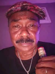 Mbola tsy tara aho , Miarahaba anareo reny rehetra ,indrindra ity reny  Mahay mihira be ity🥰🥰!!