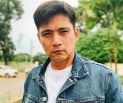 Robinhood ferdinand padilla, known professionally as robin padilla, is a filipino actor, screenwriter, producer and director best known for his '90s action films. Robin Padilla Biography Birthday Awards Facts About Robin Padilla