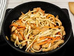 Приготовление лапши с курицей