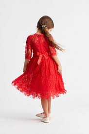 Tuffati nella moda della stagione per bambine dai 6 ai 14 anni e ricevi il tuo ordine a casa o nel negozio più vicino a te con spedizione gratuita. Abito Elegante Bambina Bohemia Rosso Zoya Fashion