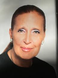 Danielle Steele "the Wedding Dress" a Beautiful Story by S Wonderful Author  287 Pages in a Hadcover Book With Its Paper Jacket