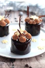Royal Poire Chocolat Facon Poire Belle Helene Et Bonne Annee 2018 Rock The Bretzel Recette Poire Au Chocolat Desserts Fantaisie Mini Desserts