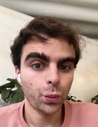 La gente piensa que me parezco al vocalista de Miranda… confirmen