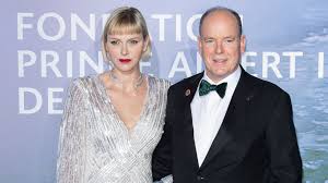 Jun 04, 2021 · l'occasion de découvrir encore une fois l'étonnante coupe de cheveux de la princesse charlène, mais aussi le prince albert totalement détendu, heureux auprès de sa famille. Charlene De Monaco Sa Nouvelle Coupe De Cheveux Est Encore Plus Rock N Roll Que La Precedente Vanity Fair