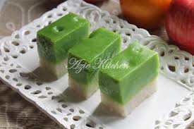 Coconut milk is a key ingredient in making this kue. Owh La La Kuih Talam Seri Muka Azie Kitchen