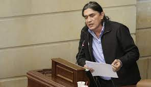 Gustavo bolívar moreno is a prolific colombian author, screenwriter, and journalist, who was elected to the senate of colombia in 2018 as a. Gustavo Bolivar Invita A Protestar Indefinidamente Contra El Gobierno Politica Caracol Radio