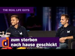 Über 1,2 millionen abonnenten können da die witzigsten. Youtube Star Philipp Mickenbecker 23 Arzte Machen Keine Hoffnung Mehr