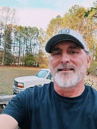 I am single from USA I really need a poor women i can Sport you #love  #usalove