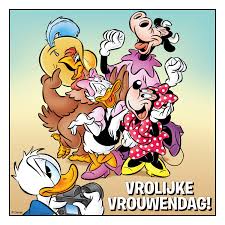 Donald - Duckstad is NIKS zonder de vrouwen! 🥰 PS. Oma hoort natuurlijk  ook op de foto, alleen Gijs lag weer eens te snurken in een hooibaal en die  appels plukken zich