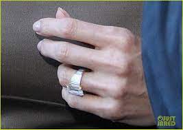 Pin By Andrea Eppolito Weddings Eve On Celebrity Engagement Rings Angelina Jolie Engagement Ring Celebrity Engagement Rings Angelina Jolie