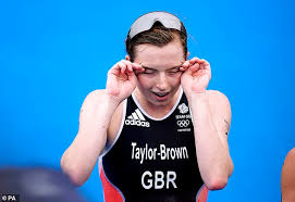 Stephen green speaks to a young triathlon prospect showing the runners a thing or two. B7iwaglsahxzm