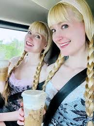 Sonja Davison's Instagram, Twitter & Facebook