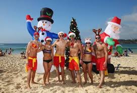 Family members wrap up their gifts and leave them at the bottom of the christmas tree to be found on. How To Celebrate Christmas As A Backpacker In Australia Travellers Oasis