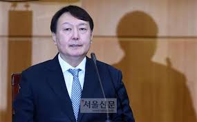 이 과정에서 김 대표는 2012년 열두 살 연상의 노총각인 윤석열 당시 대검중앙수사부 1과장과 결혼했다. ë²•ì›ì„œ í†µì§¸ ê¸°ê° æª¢ ìœ¤ì„ì—´ ë¶€ì¸ íšŒì‚¬ ì••ìˆ˜ìˆ˜ìƒ‰ì˜ìž¥ ì²­êµ¬ ì„œìš¸ì‹ ë¬¸