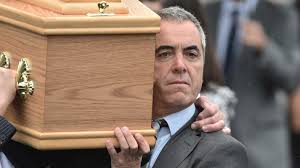 Trova immagini stock hd a tema james nesbitt his wife sonia daughters e milioni di altre foto james nesbitt with his wife sonia and daughters arriving for the hobbit premiere, odeon leicester. Actor James Nesbitt Pays Tribute At Father S Funeral Utv Itv News
