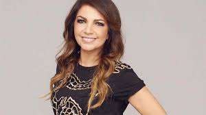 D'avena was selected to join the prestigious institute of antoniano choir, following her debut, lo zecchino d'oro, at age three. Cristina D Avena Assente A Musica Che Unisce